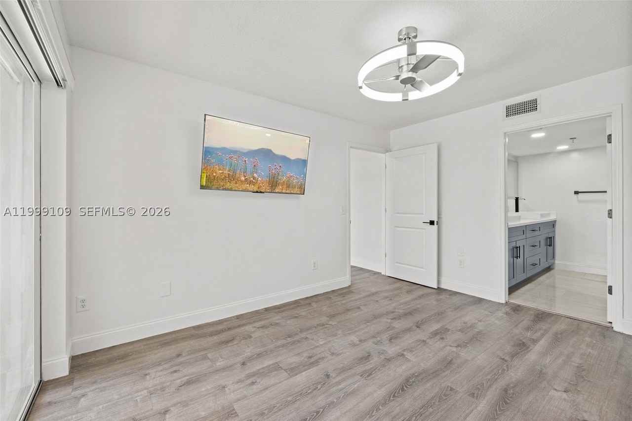 470 S Park Rd #7-307 - Photo 2 of 14