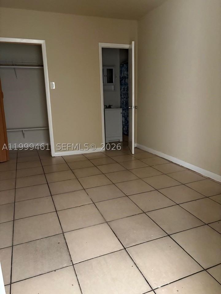 1384 Nw 27th St #1382 - Photo 4 of 6