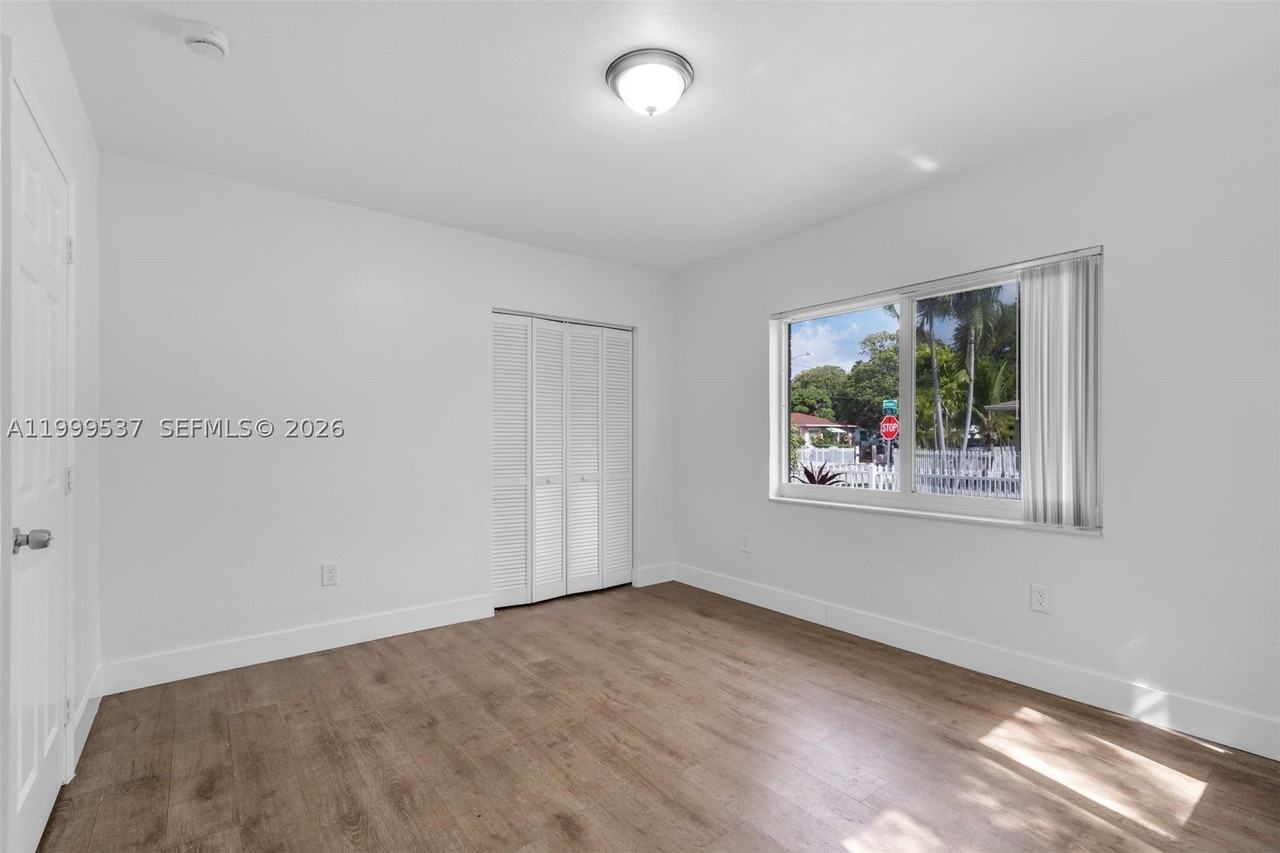 5549 Ne Miami Ct #1 - Photo 7 of 14