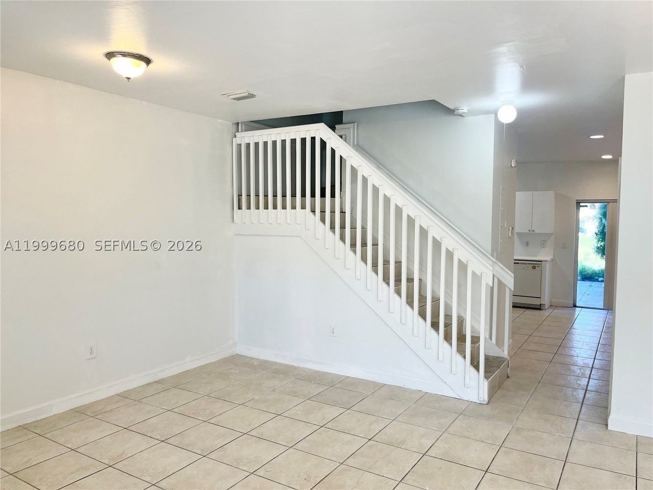 1635 Se 31st Ct #1635 - Photo 4 of 11