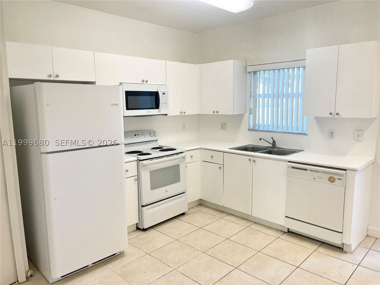 1635 Se 31st Ct #1635 - Photo 5 of 11