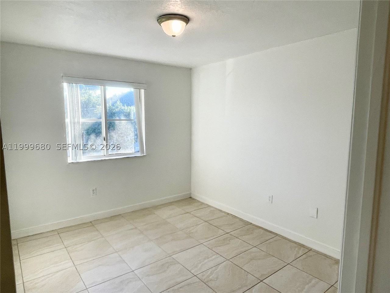 1635 Se 31st Ct #1635 - Photo 6 of 11