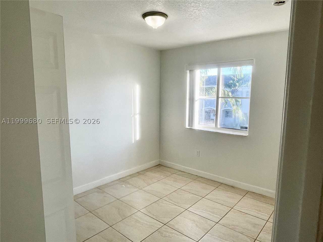 1635 Se 31st Ct #1635 - Photo 7 of 11