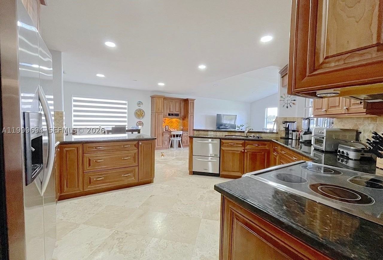 18281 Sw 22nd St - Photo 5 of 32