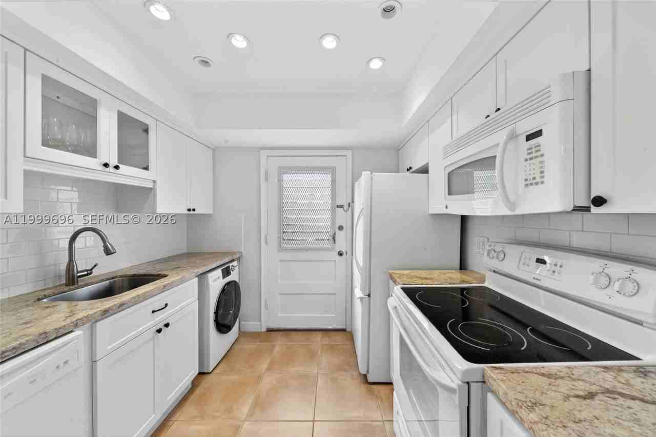 6815 Edgewater Dr #108 - Photo 3 of 31