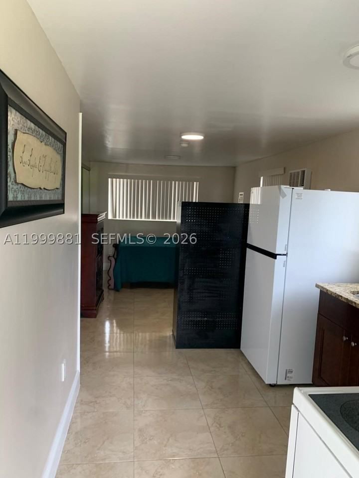 19121 Ne Miami Ct #1 - Photo 2 of 10