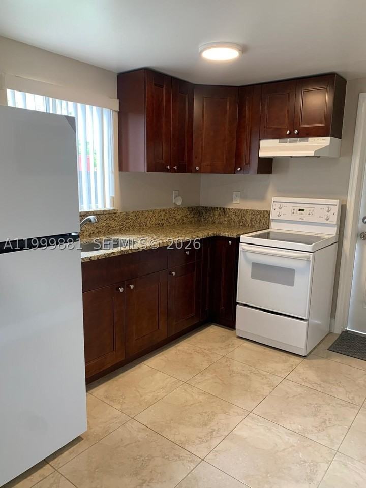 19121 Ne Miami Ct #1 - Photo 3 of 10