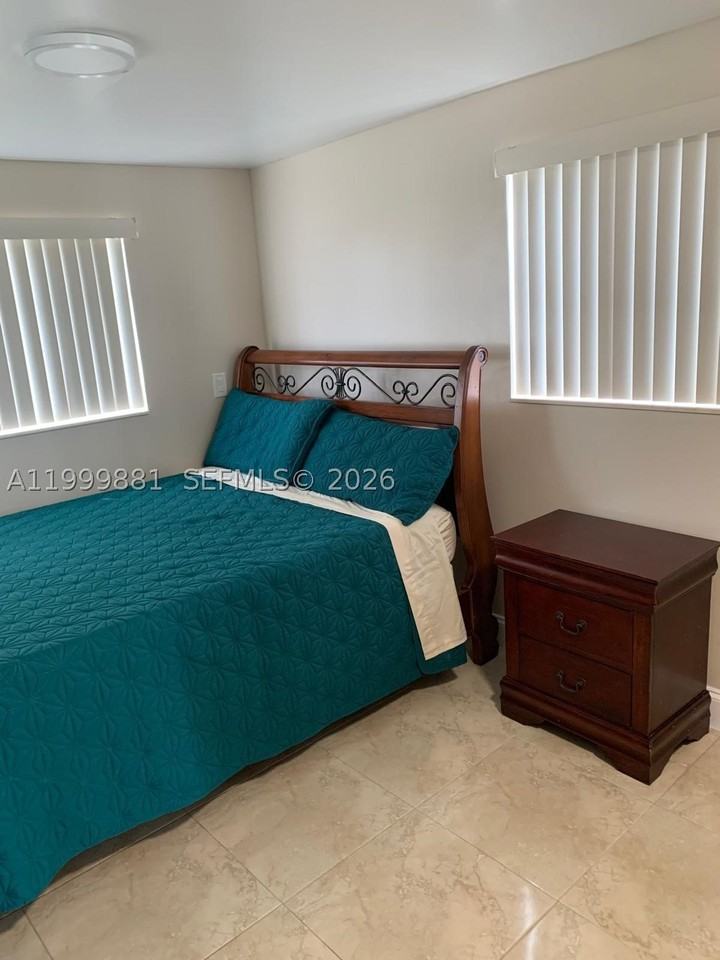 19121 Ne Miami Ct #1 - Photo 7 of 10