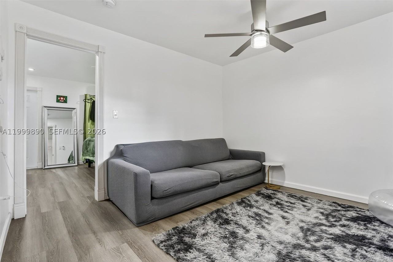 920 Sw 30th St #2 - Photo 7 of 29