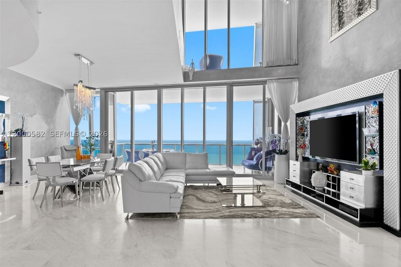 17121 Collins Ave - Photo 3 of 50