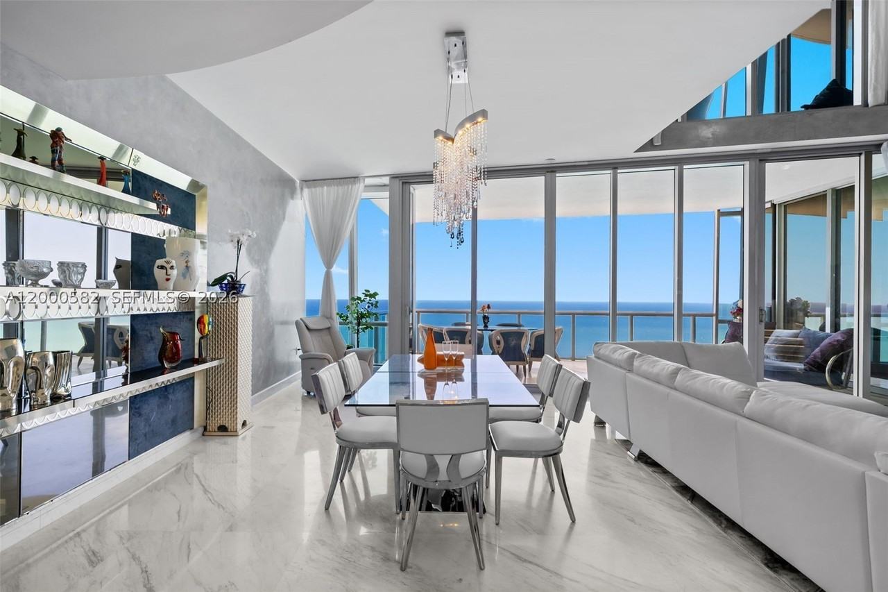 17121 Collins Ave - Photo 5 of 50