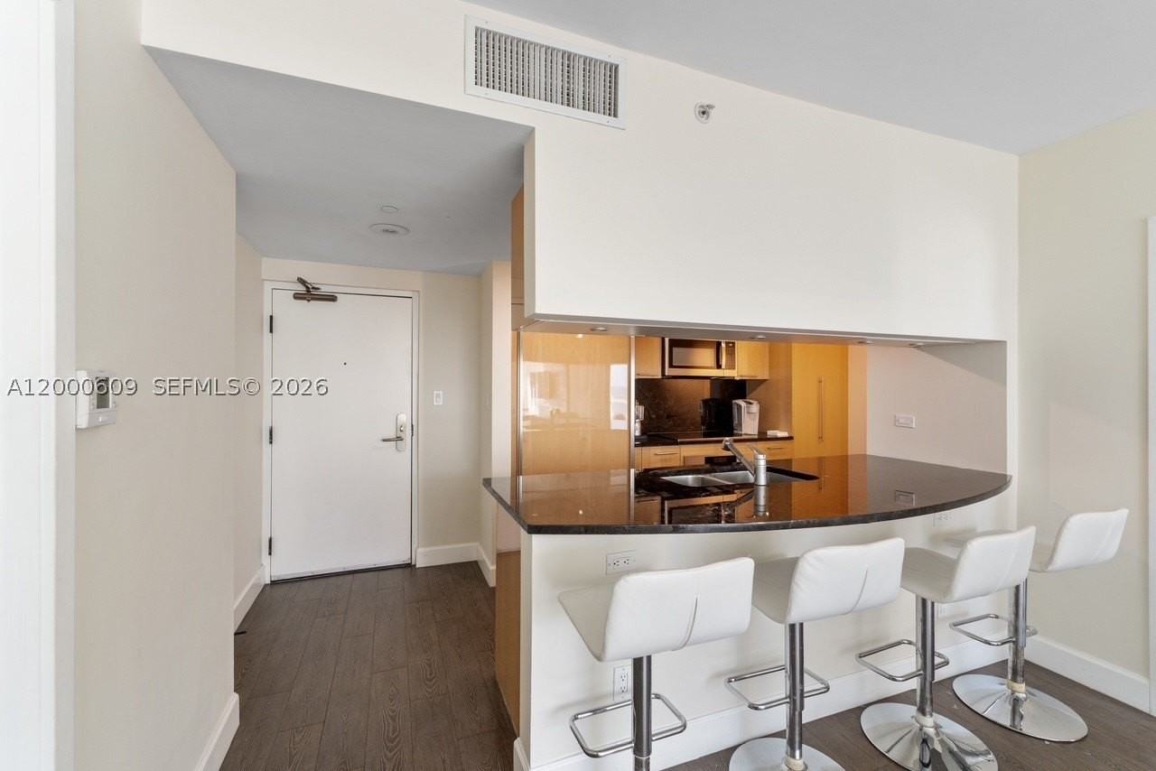 6801 Collins Ave - Photo 4 of 13