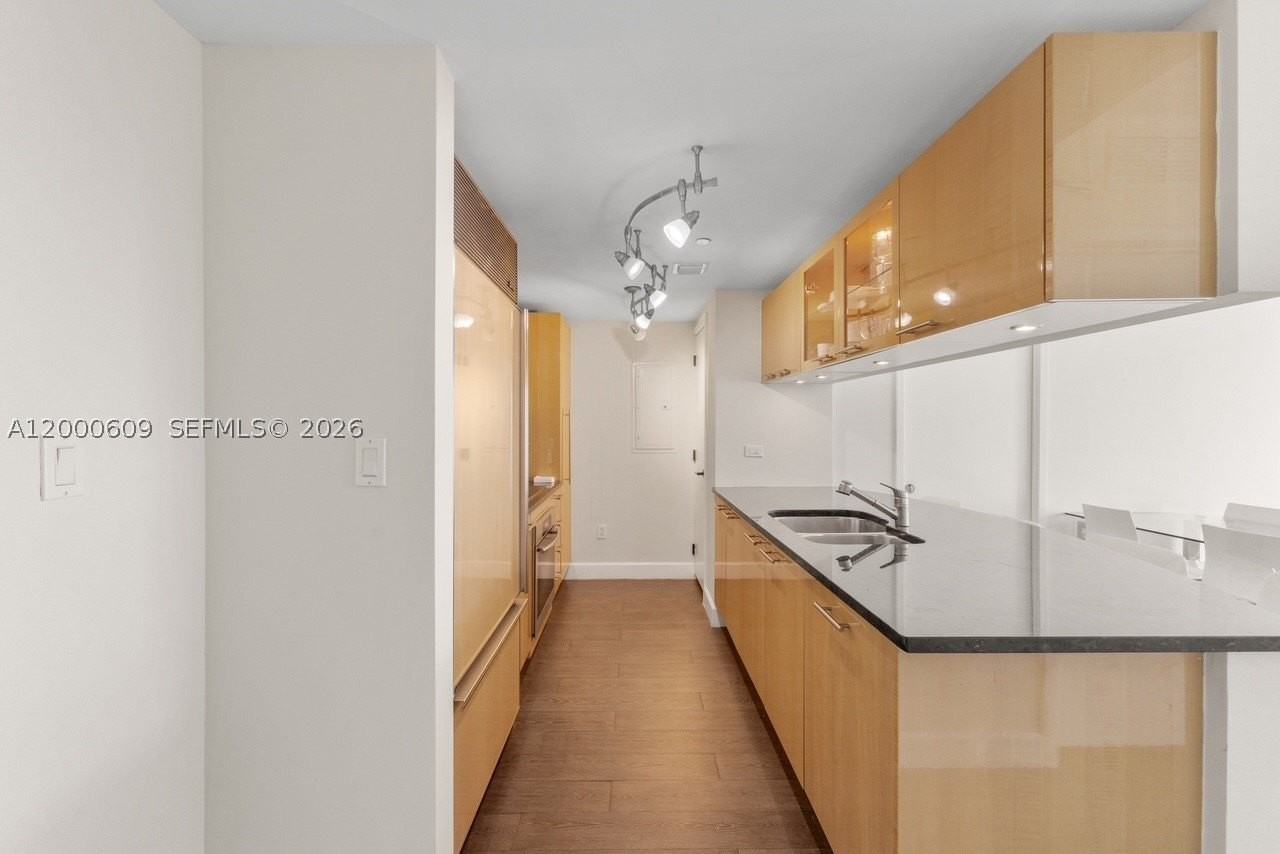 6801 Collins Ave - Photo 5 of 13
