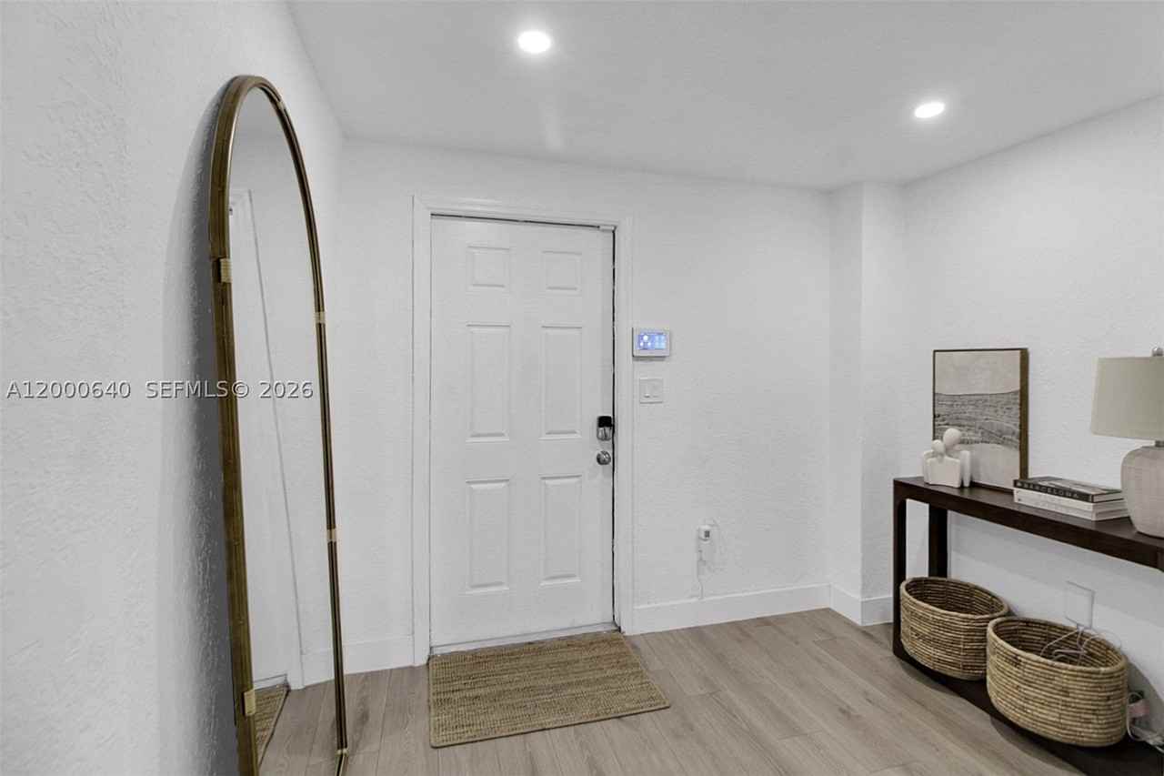 18361 Ne 20th Pl #18361 - Photo 7 of 44