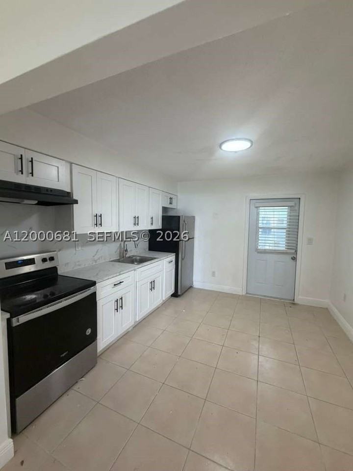 18416 Ne 24th Ct #18418 - Photo 2 of 6