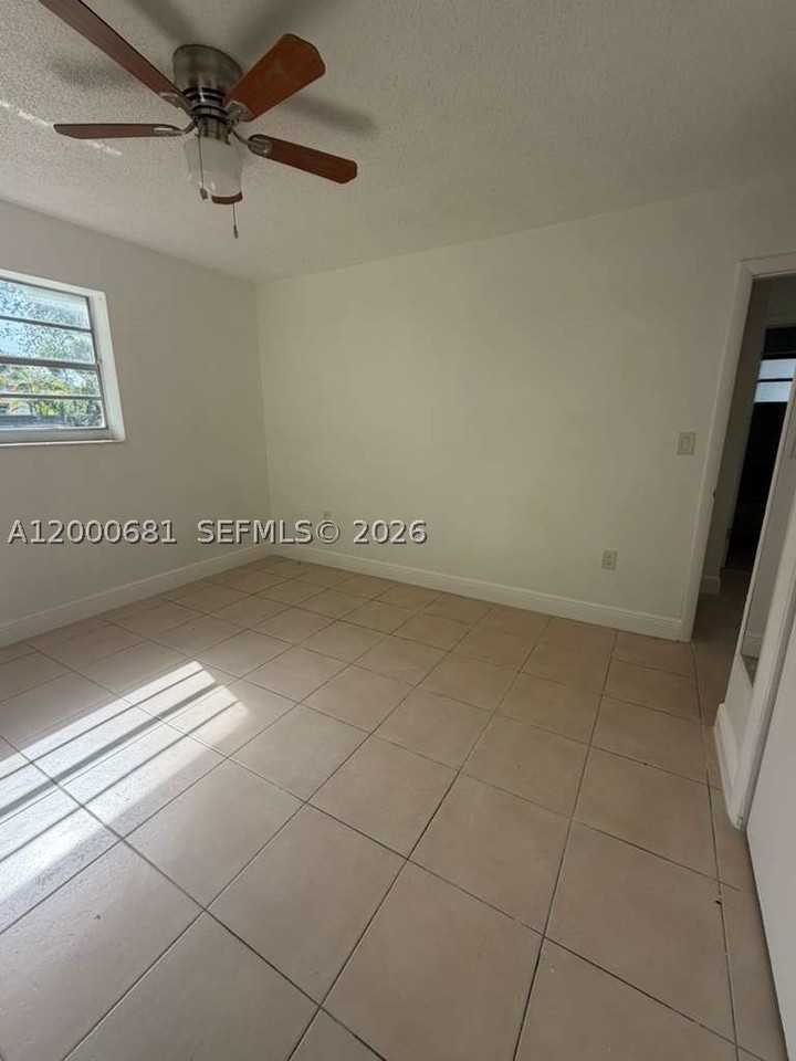 18416 Ne 24th Ct #18418 - Photo 4 of 6