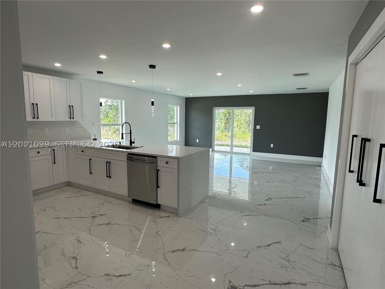 1125 Milwaukee Blvd - Photo 6 of 19