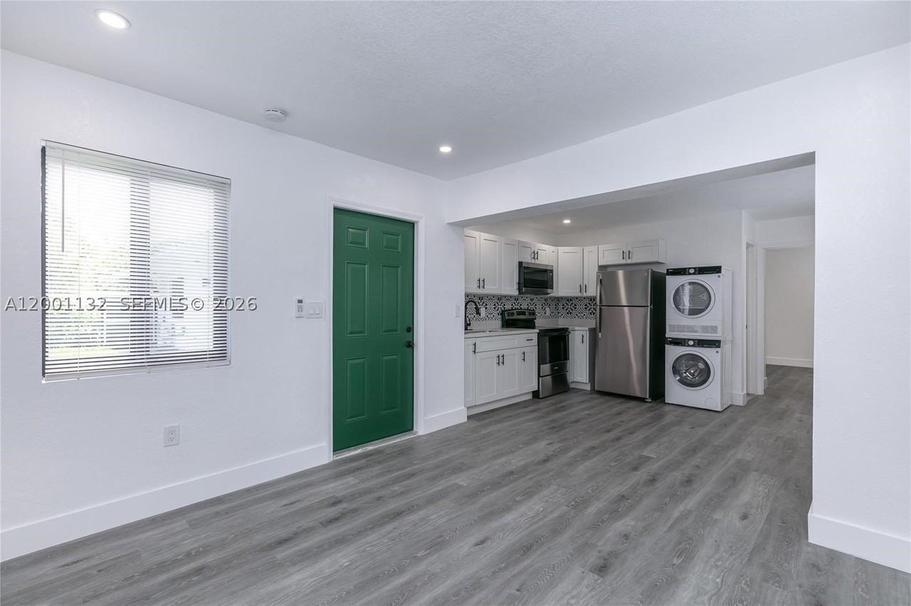6125 Sw 40th Ct #4 - Photo 3 of 15