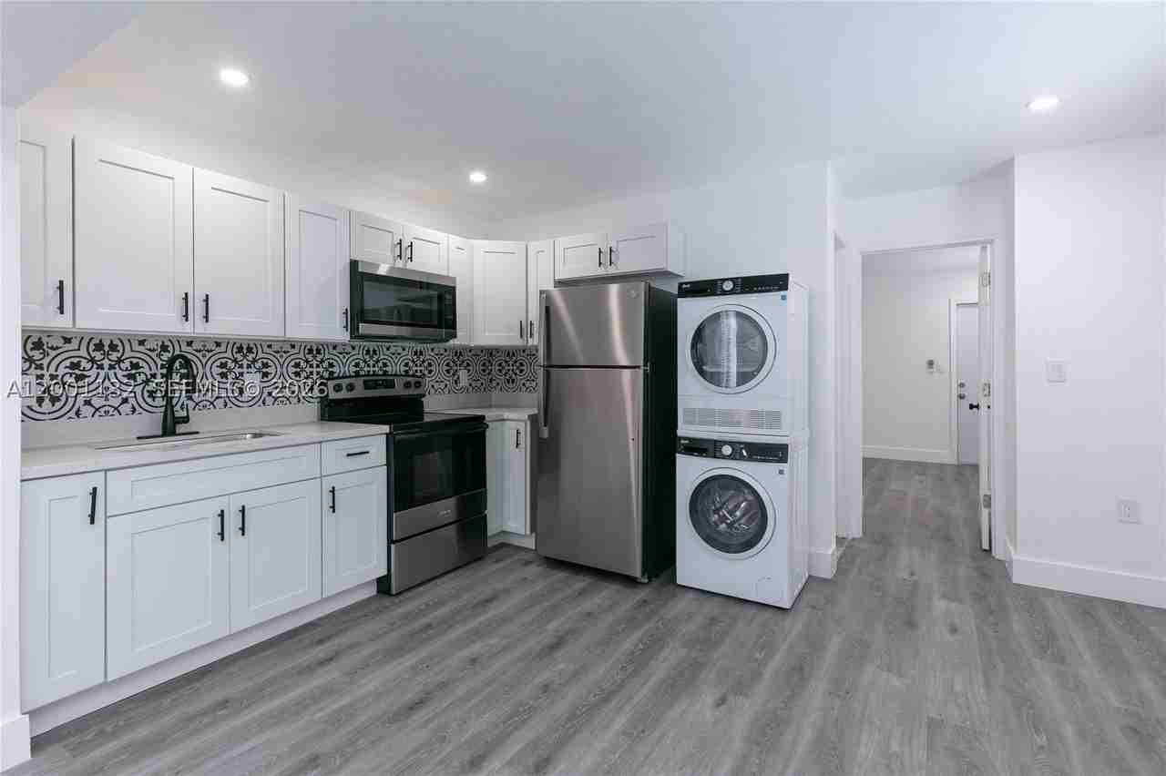 6125 Sw 40th Ct #4 - Photo 4 of 15