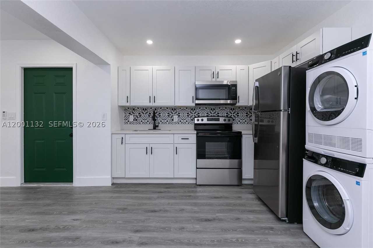 6125 Sw 40th Ct #4 - Photo 5 of 15