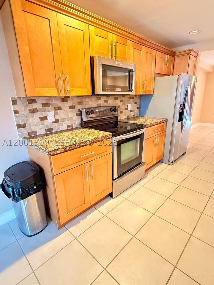 2750 N 34th Ave #9D - Photo 5 of 20
