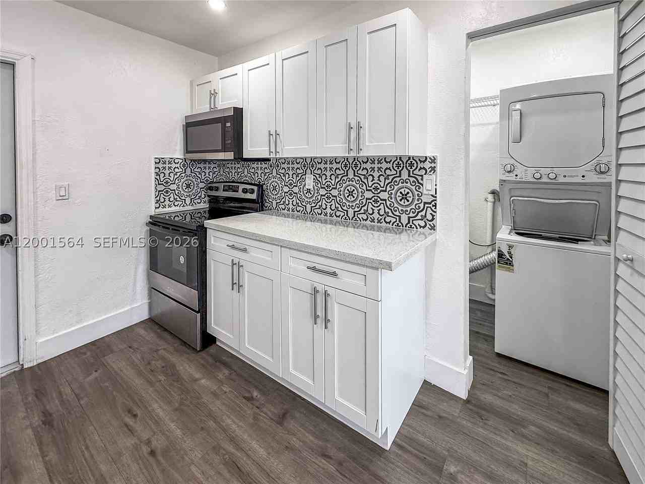 2620 Nw 18th Ter #3 - Photo 6 of 21