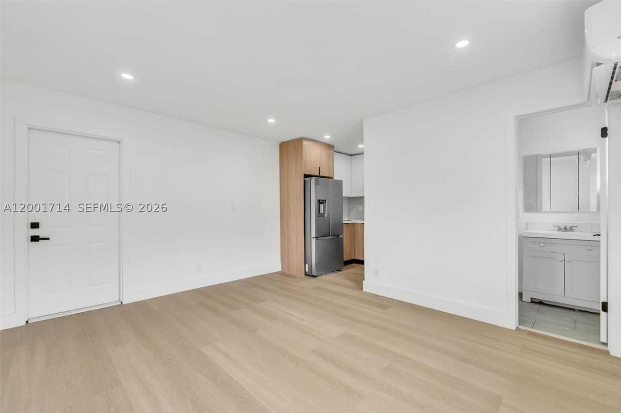 1611 Ne 50th Ct #3