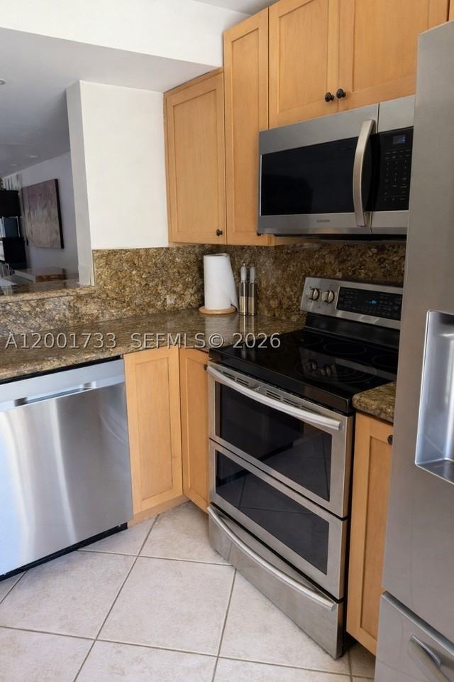 2661 Ne 164th St #40 - Photo 5 of 19