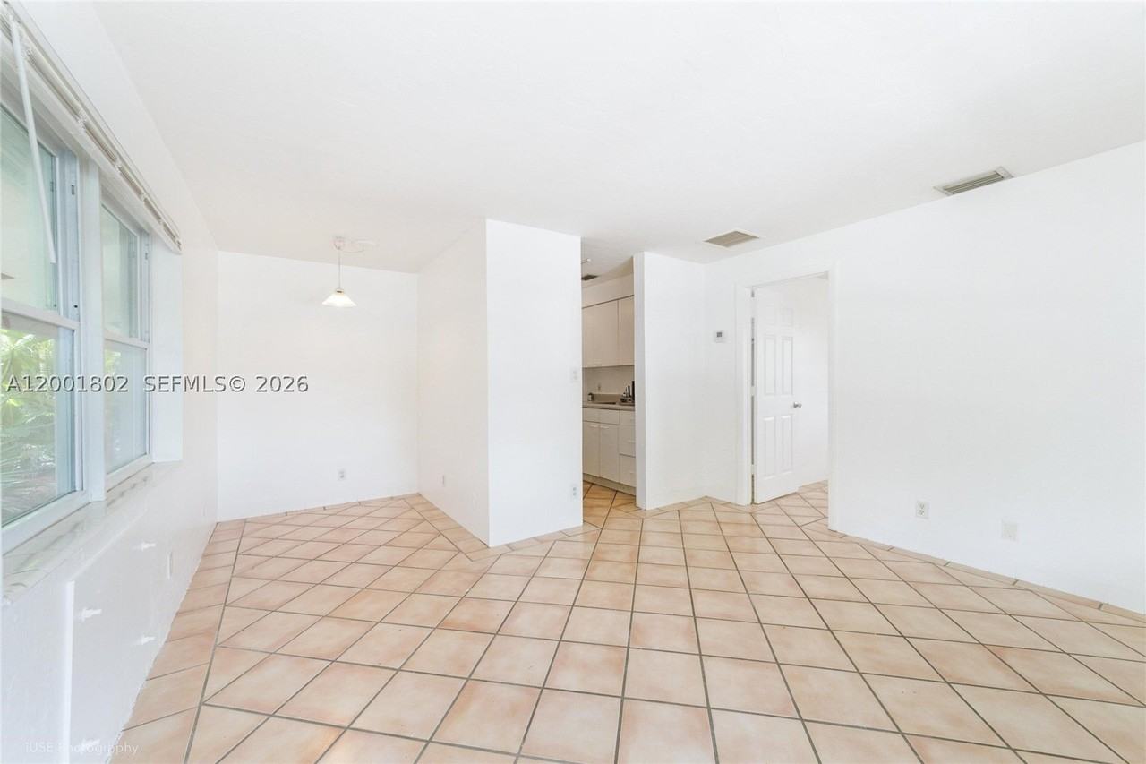 924 Ne 17th Ter #1 - Photo 3 of 12
