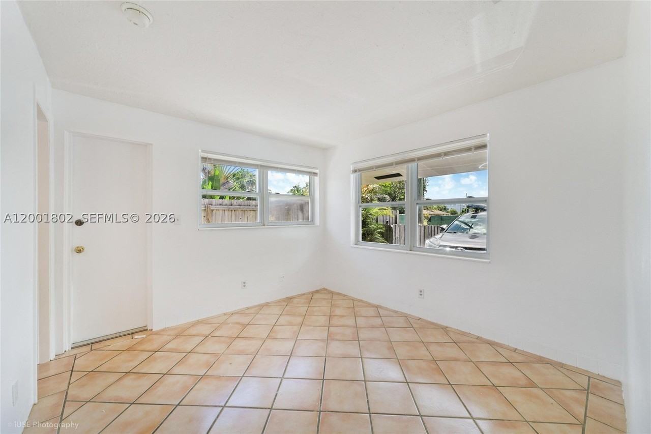 924 Ne 17th Ter #1 - Photo 6 of 12