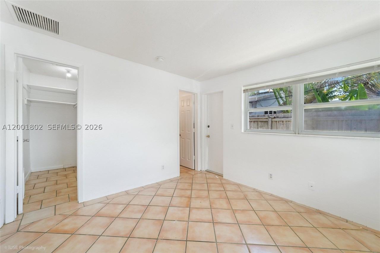 924 Ne 17th Ter #1 - Photo 7 of 12