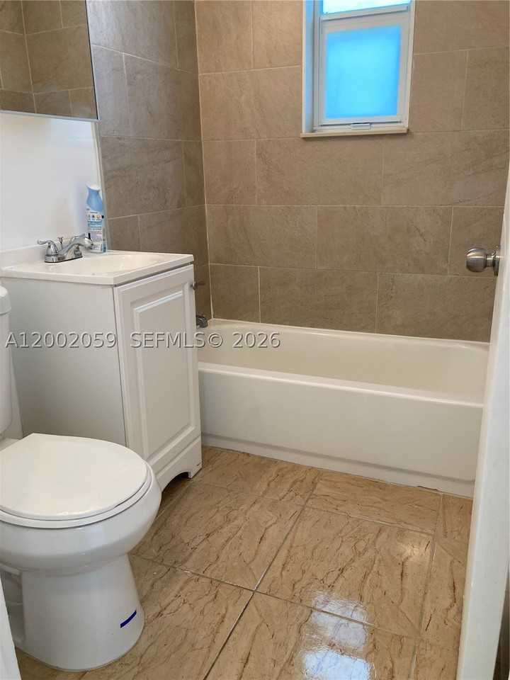 1815 Nw 1st Ct #8 - Photo 4 of 12