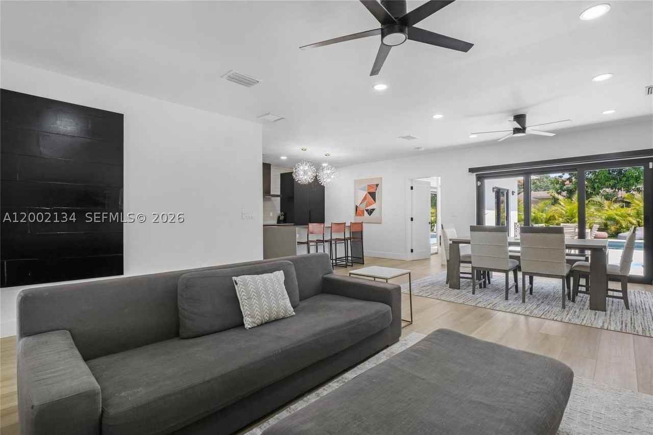 811 Ne 17th Ct #0 - Photo 4 of 40