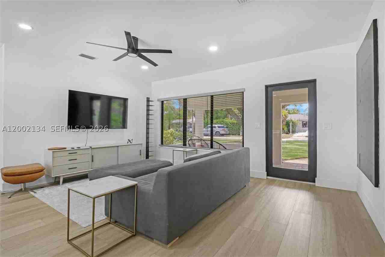 811 Ne 17th Ct #0 - Photo 6 of 40