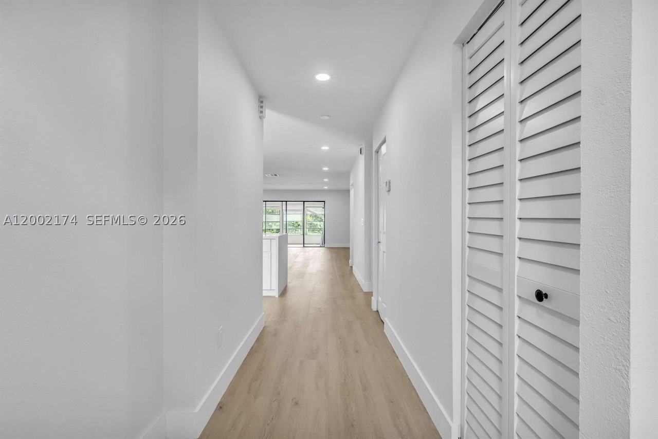 8535 Casa Del Lago #F - Photo 3 of 36