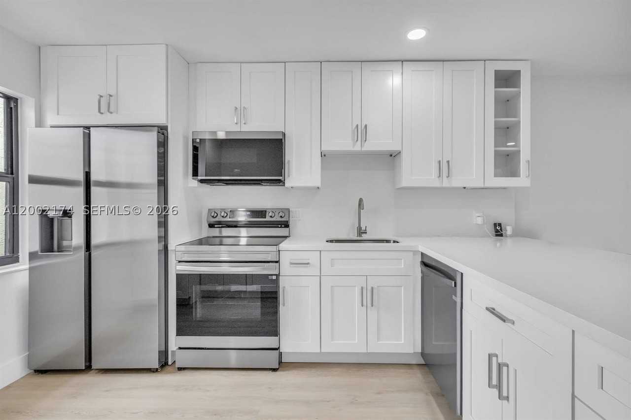 8535 Casa Del Lago #F - Photo 4 of 36