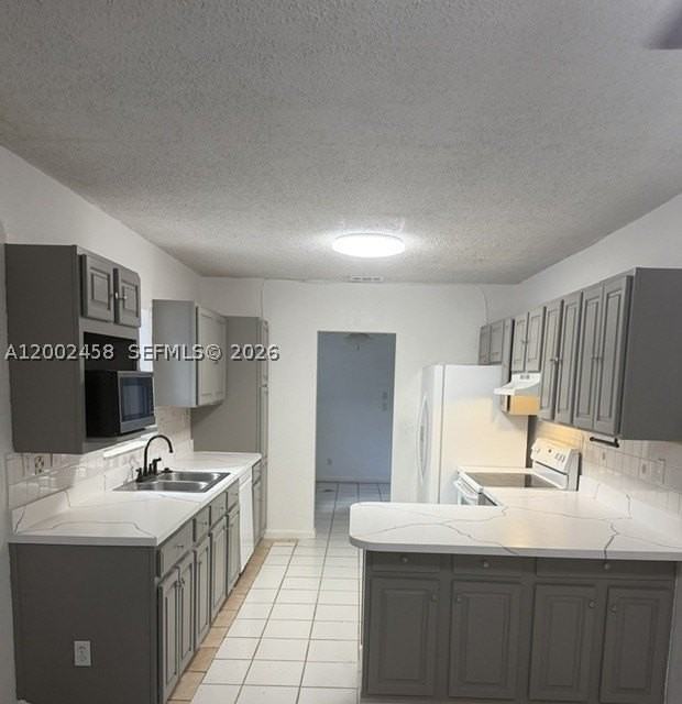 19920 Sw 118th Pl #0 - Photo 3 of 16