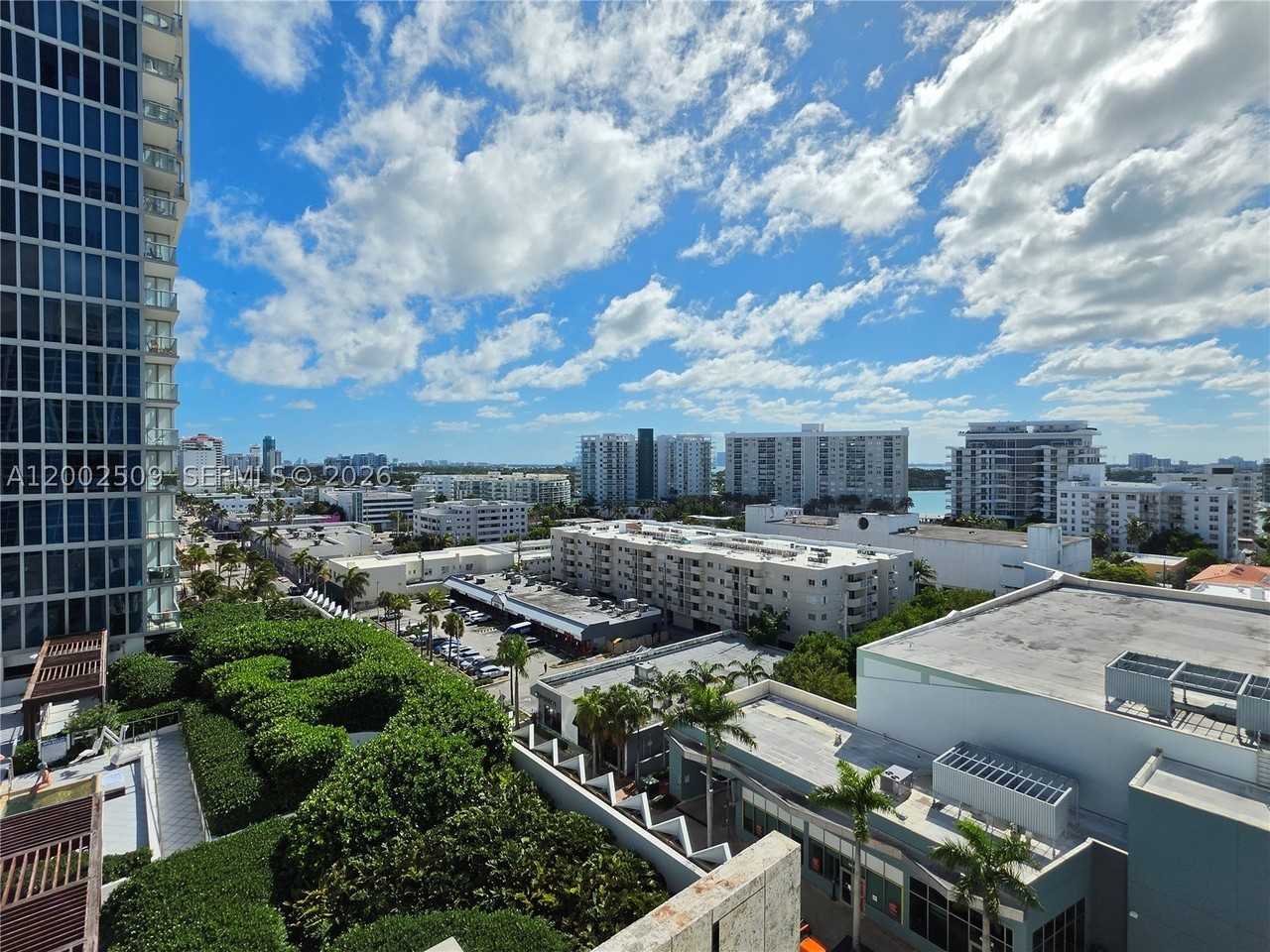 6801 Collins Ave - Photo 4 of 23
