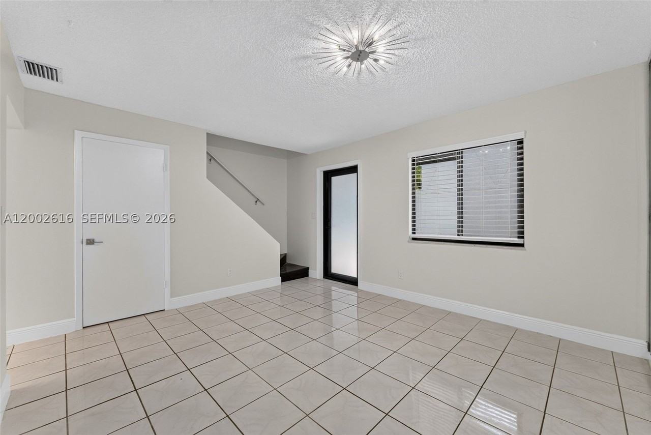 5555 Sw 67th Ave #23 - Photo 6 of 24