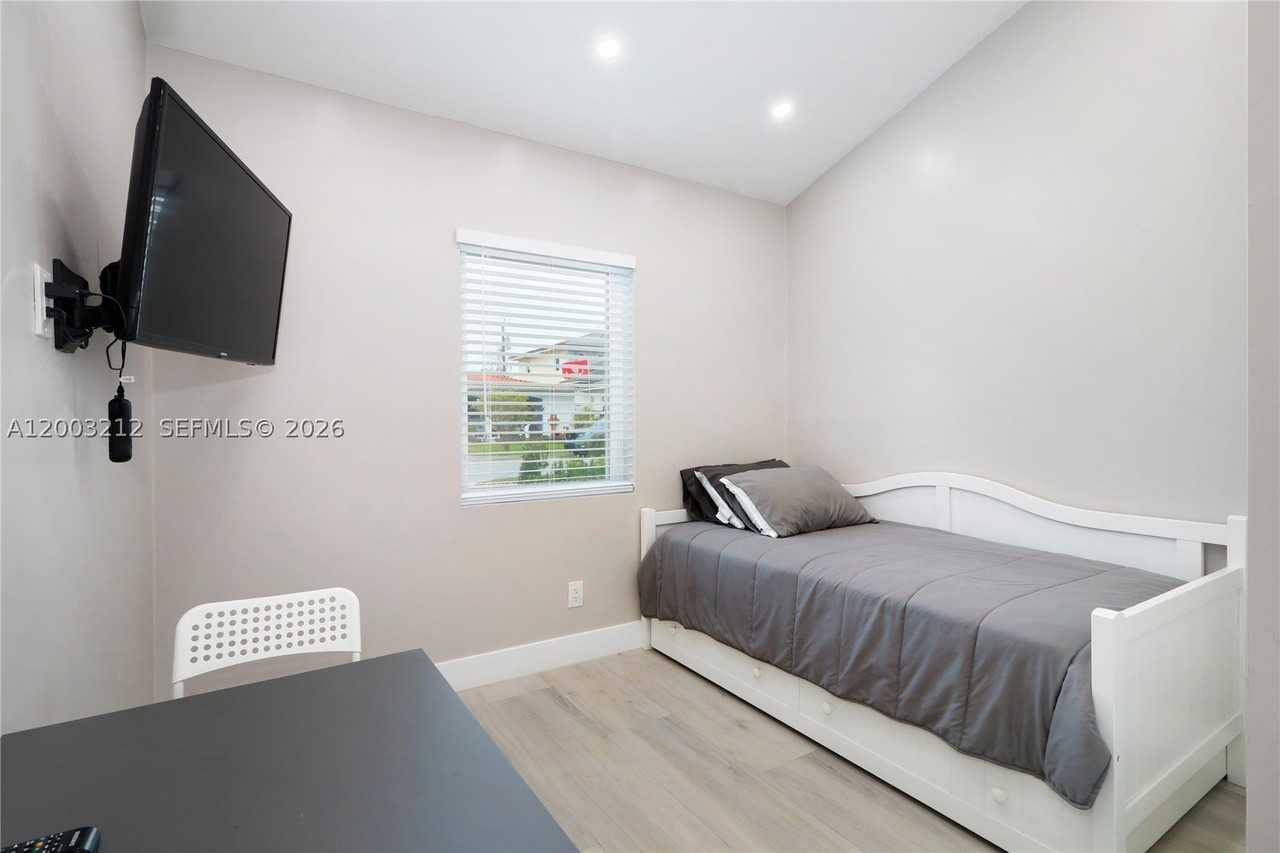 2368 Sw 21st St #SIDE - Photo 4 of 8