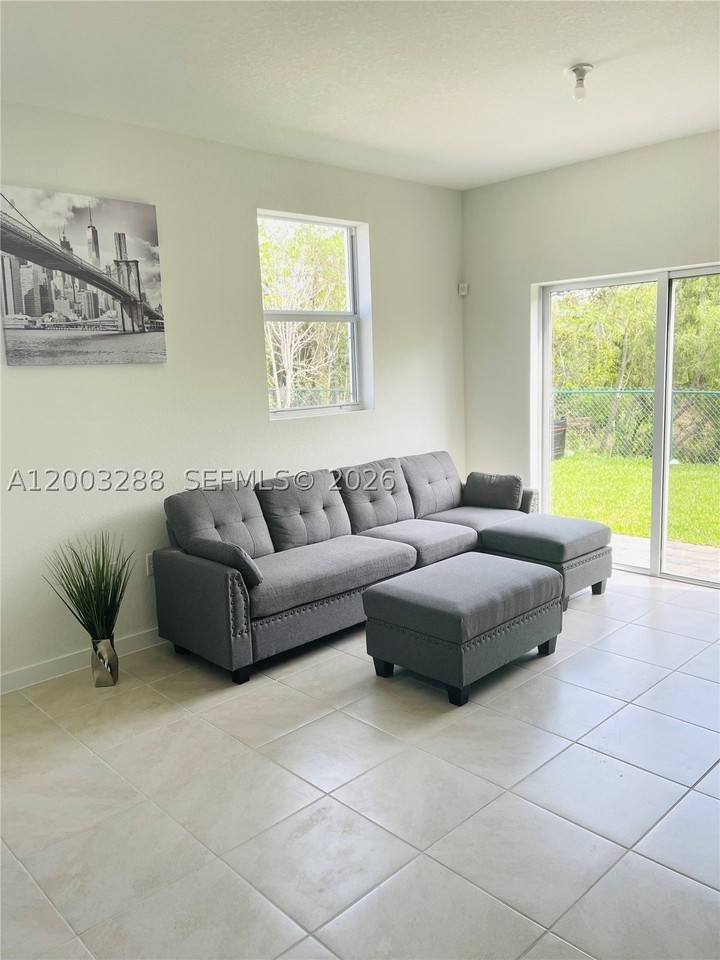916 Se 19th St #916 - Photo 7 of 17