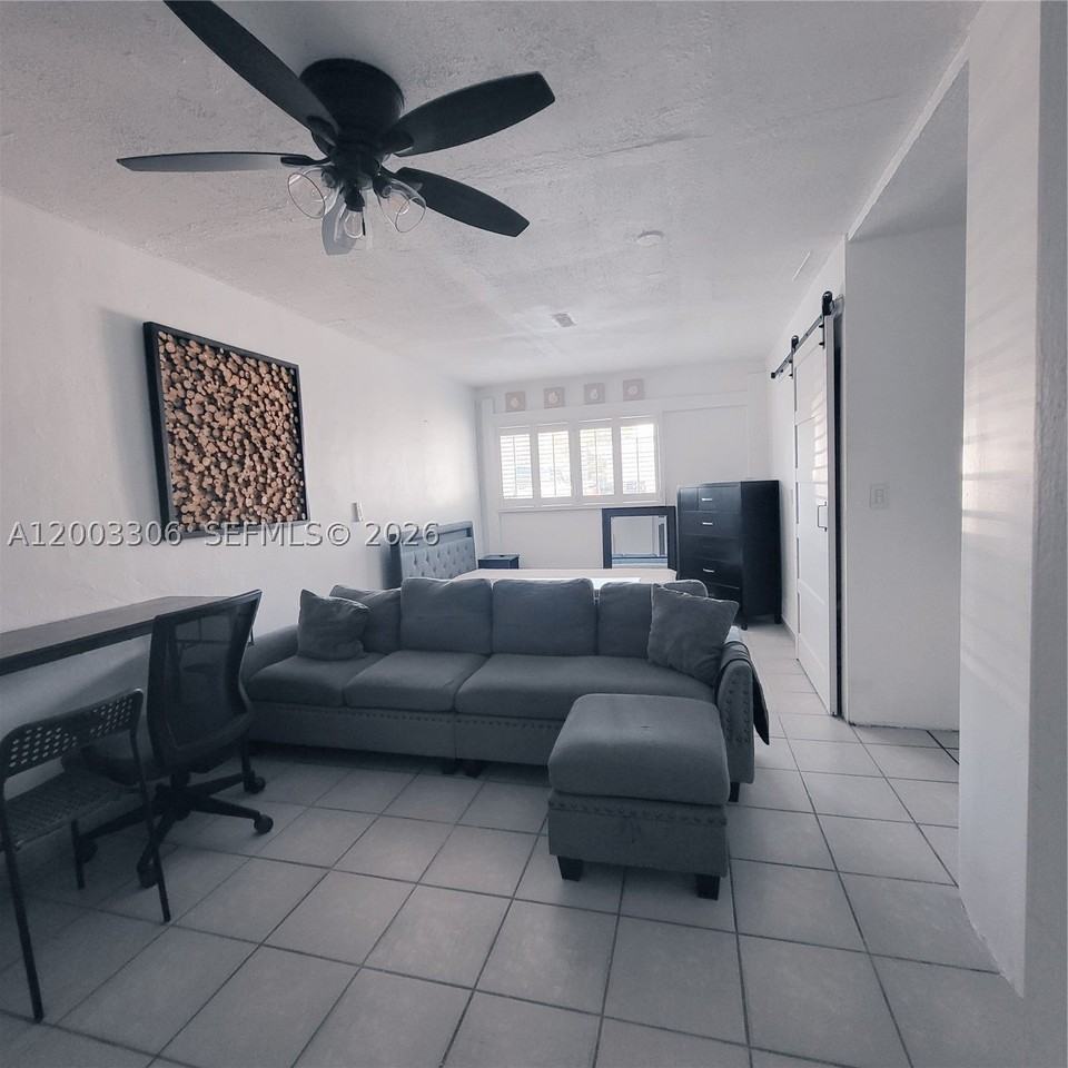 3405 W Lake Pl #1