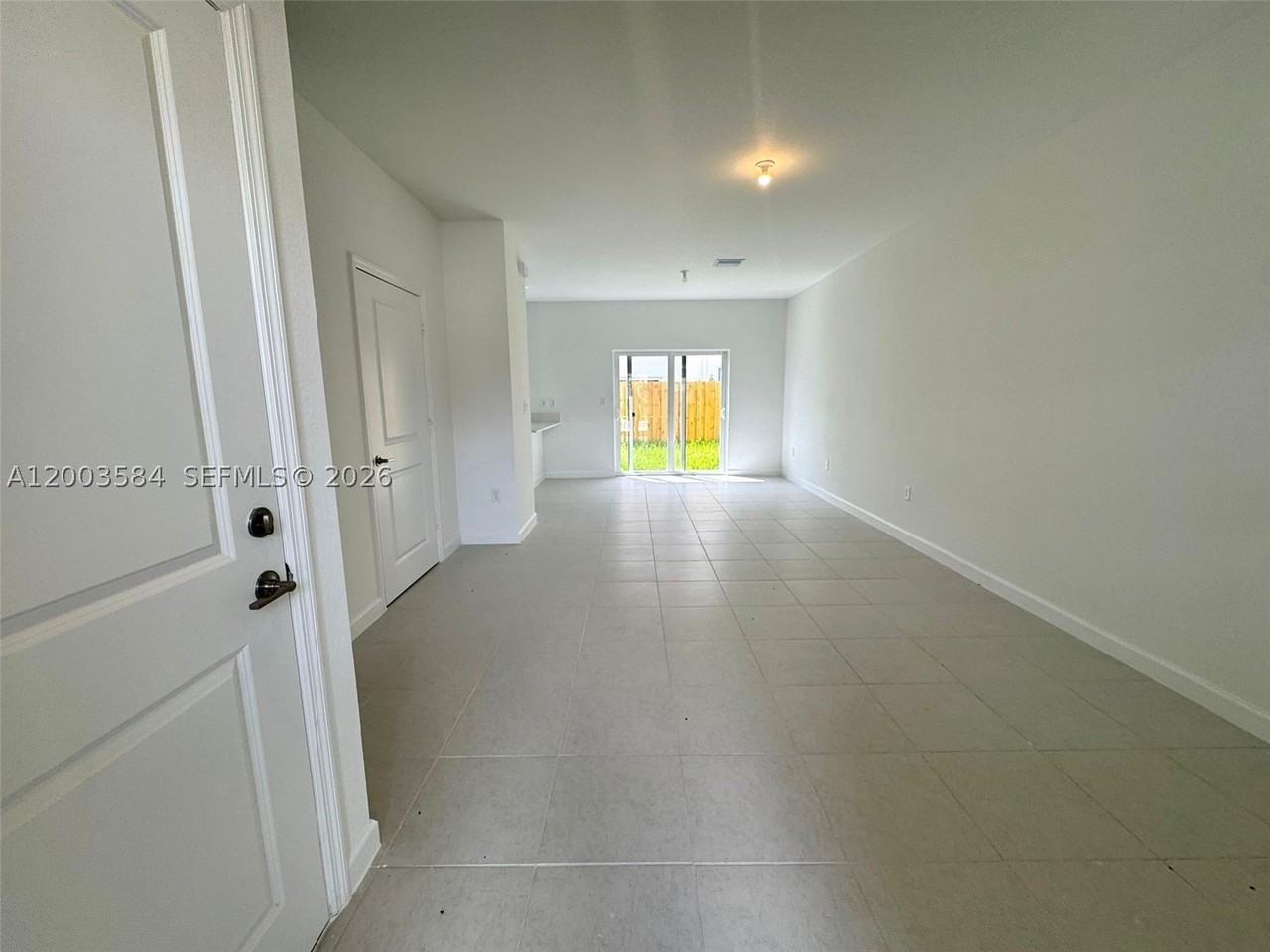 2877 Se 24th Ave - Photo 2 of 23