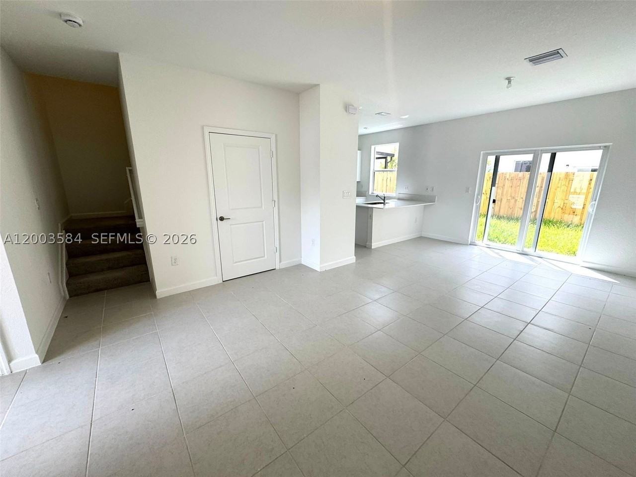 2877 Se 24th Ave - Photo 4 of 23
