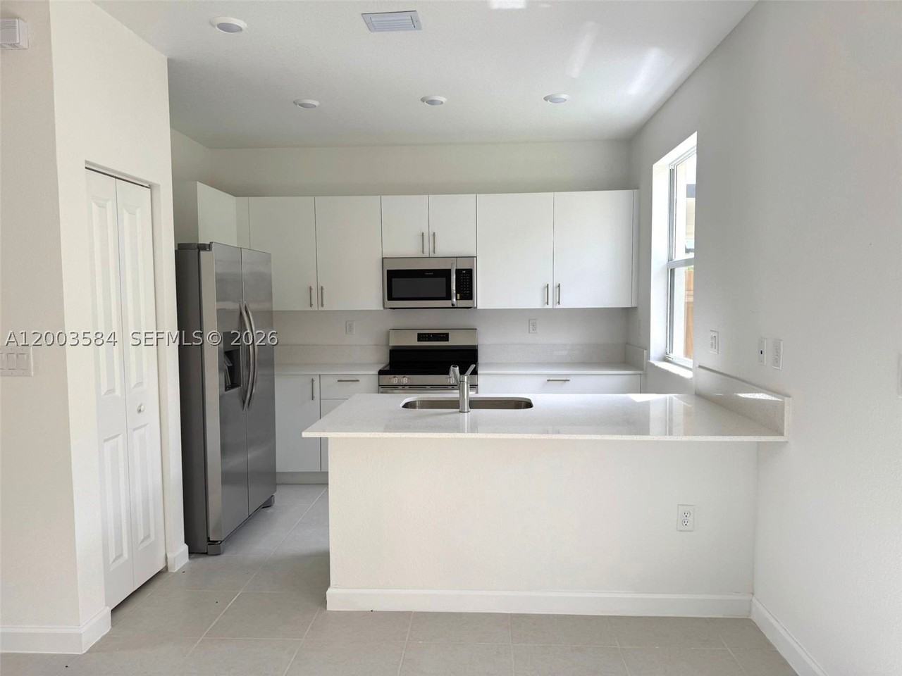 2877 Se 24th Ave - Photo 5 of 23
