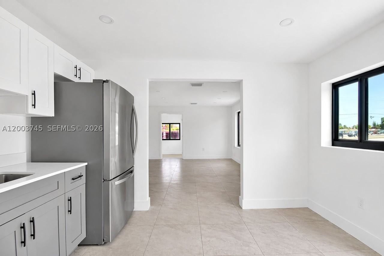 1102 Nw 103rd St #1 - Photo 6 of 21