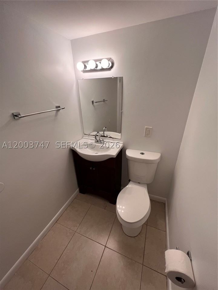 15221 Ne 6th Ave #A104 - Photo 6 of 25