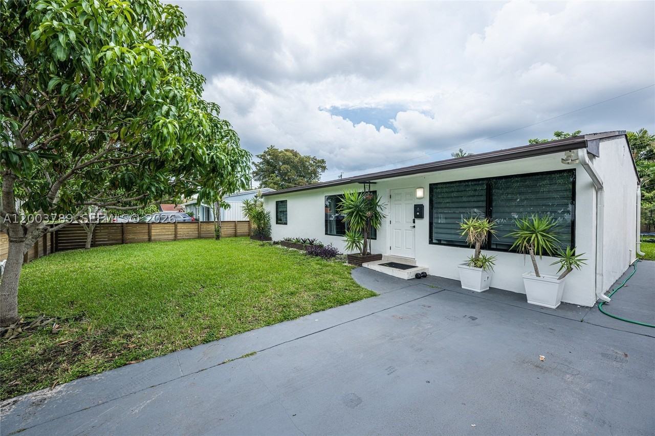 906 Ne 6th St #0 - Photo 2 of 35