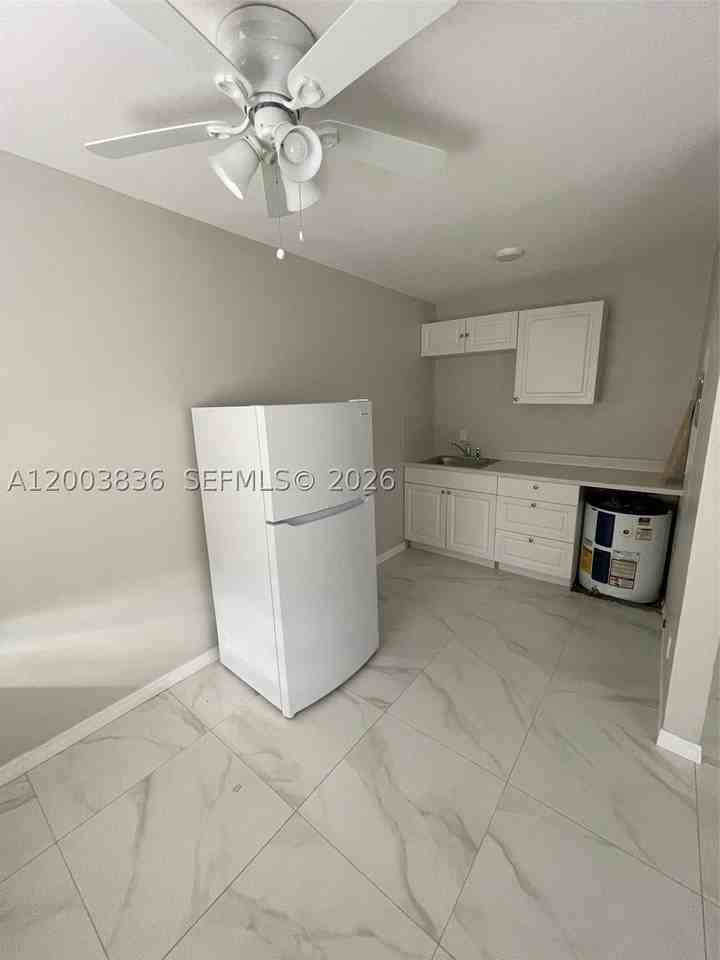 1101 S K St #16 - Photo 2 of 5