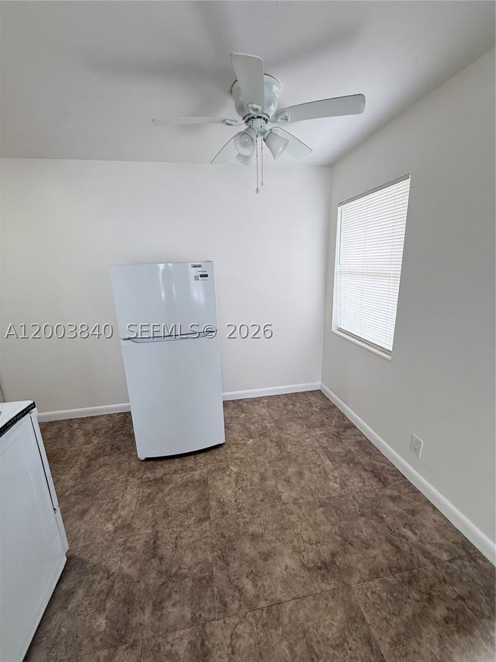 801 N H St #1 - Photo 2 of 12